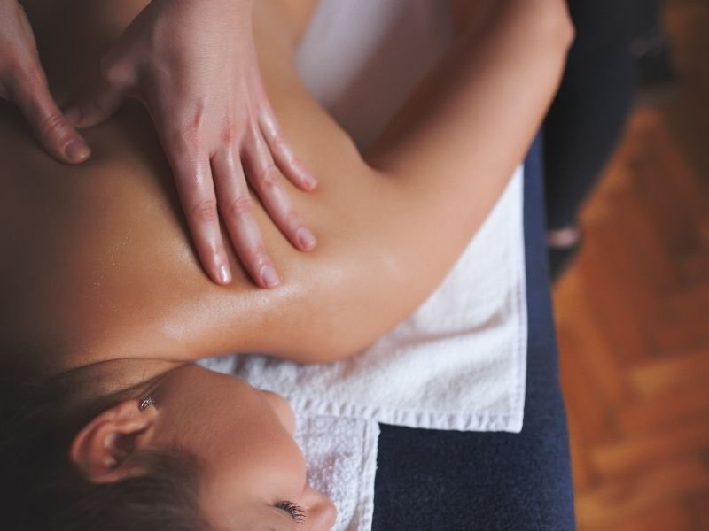 Massoterapia para Melhorar Sua Disposição em Curitiba